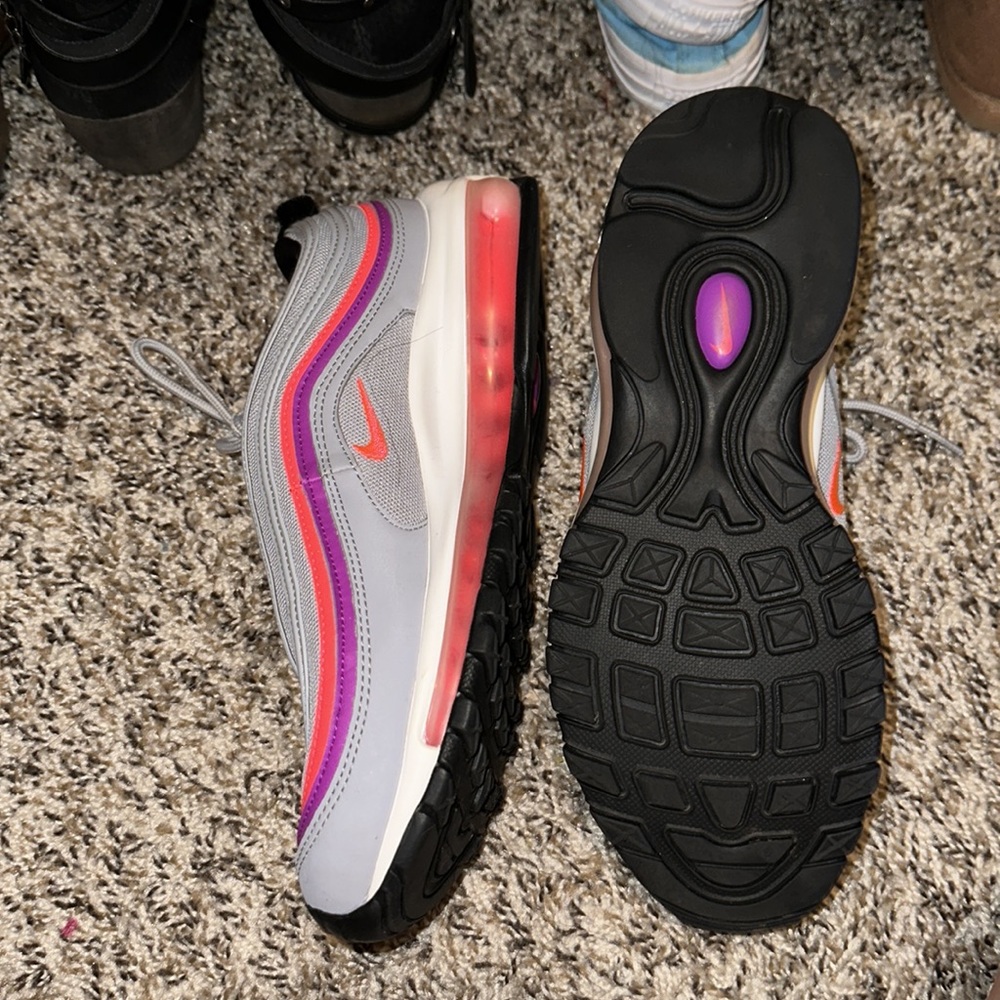 Nike shoes size 8 - Picture 3 of 3